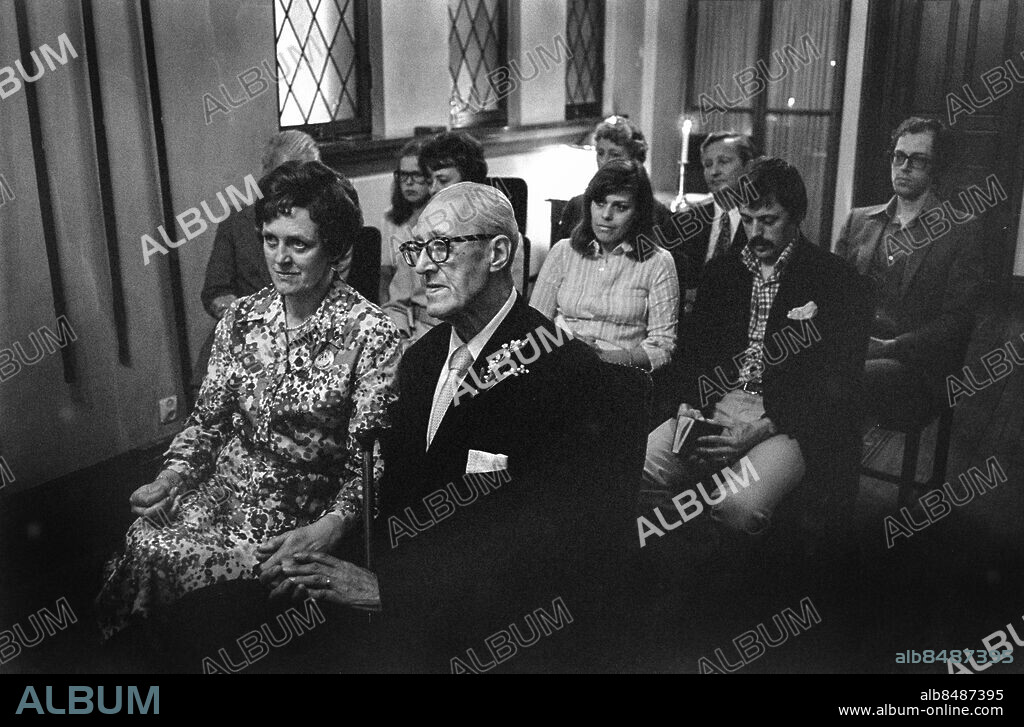 STOCKHOLM 1972-06-22.. Barbro Wessel (längst fram tv), och