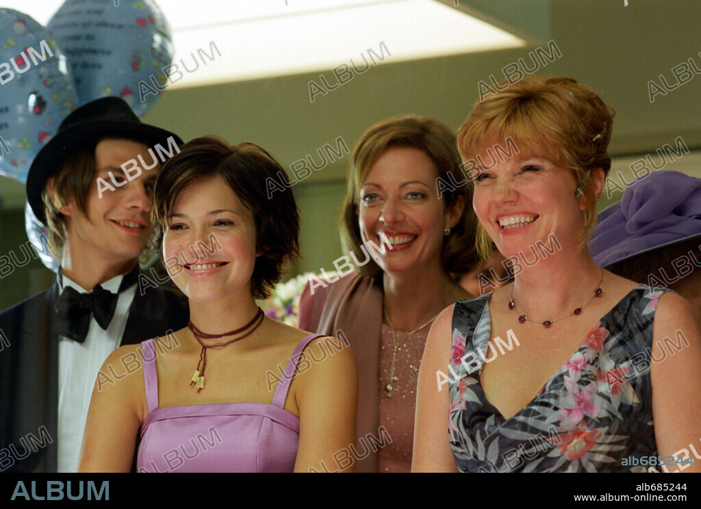 ALLISON JANNEY, CONNIE RAY, MANDY MOORE und TRENT FORD in HOW TO DEAL, 2003, unter der Regie von CLARE KILNER. Copyright FOCUS FEATURES/GOLDEN MEAN/RADAR PICTURES.