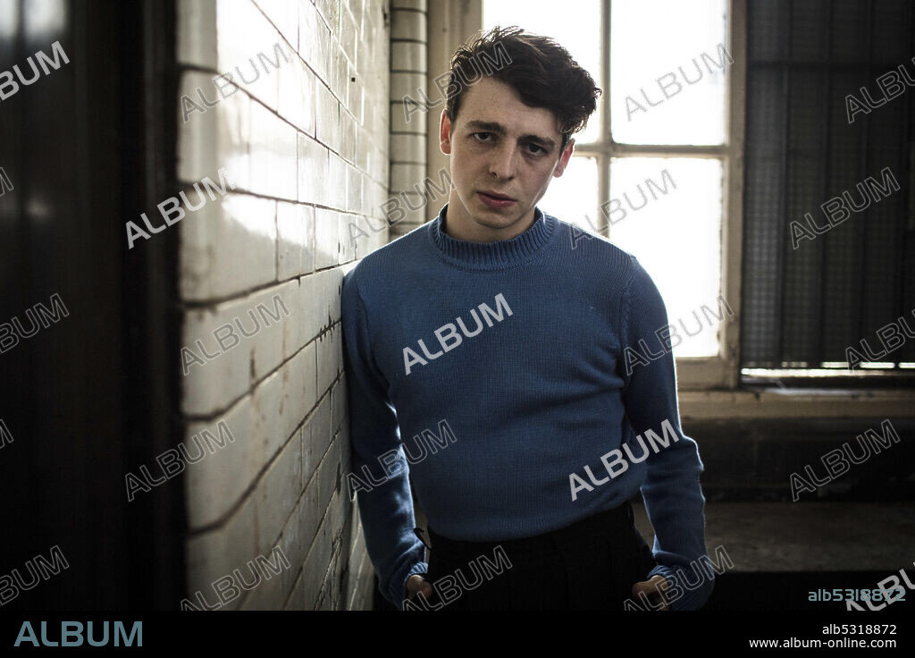 ANTHONY BOYLE en AGATHA CHRISTIE: INOCENCIA TRÁGICA, 2018 (ORDEAL BY INNOCENCE), dirigida por SANDRA GOLDBACHER. Copyright MAMMOTH SCREEN.