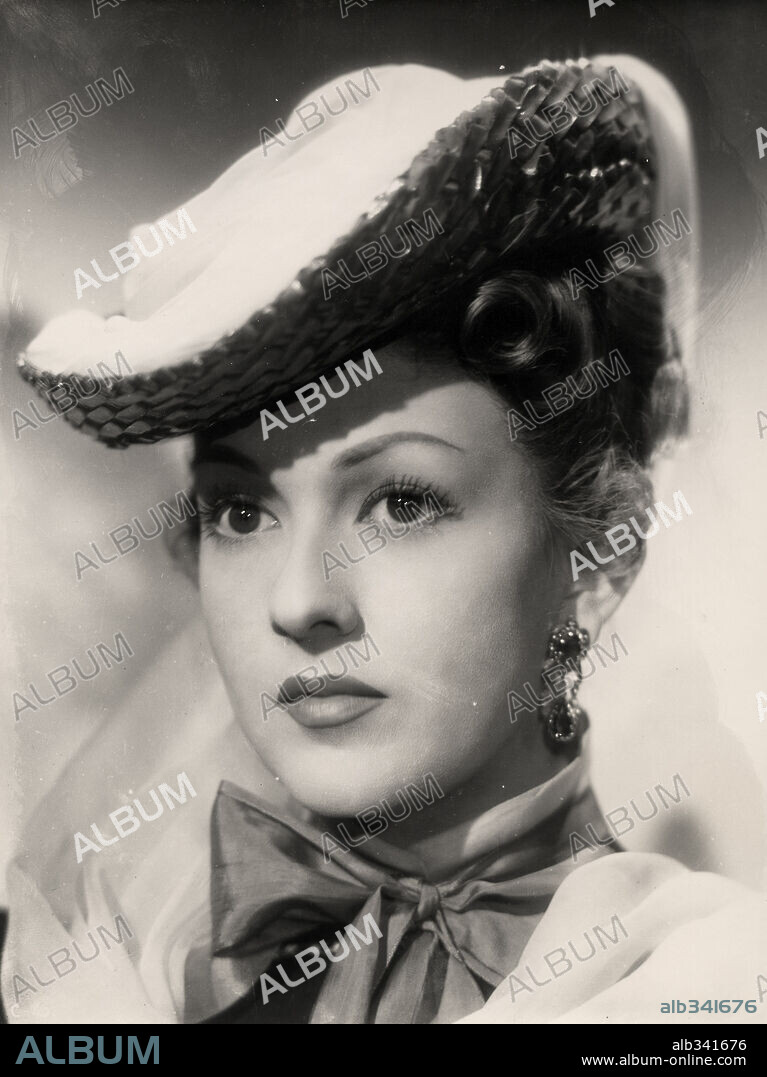 AMPARO RIVELLES in FROM WOMAN TO WOMAN, 1950 (DE MUJER A MUJER). Copyright CIFESA.