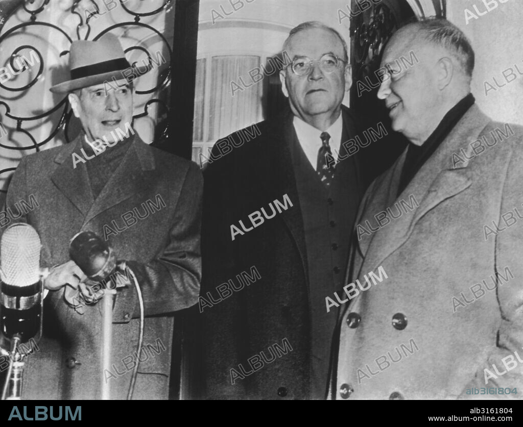 New York, New York: December 17, 1952. (L-R) General Douglas MacArthur, Secretary of State to be, John Foster Dulles, and President-elect Dwight Eisenhower stand outside of Dulles' home after conferring on the Korean conflict.