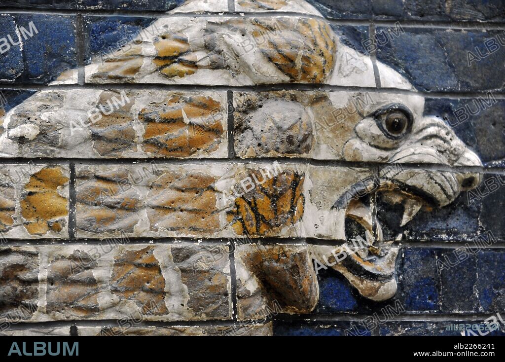 ARTE MESOPOTAMICO. PERIODO NEO-BABILONICO. VIA PROCESION con el FRISO DE LOS LEONES. Reconstrucción en cerámica vidriada del original procedente de Babilonia (siglo VI a. C.). Construido durante el reinado de Nabucodonosor II (605-562 aC). Detalle cabeza león. Museo Arqueológico. Estambul. Turquía.