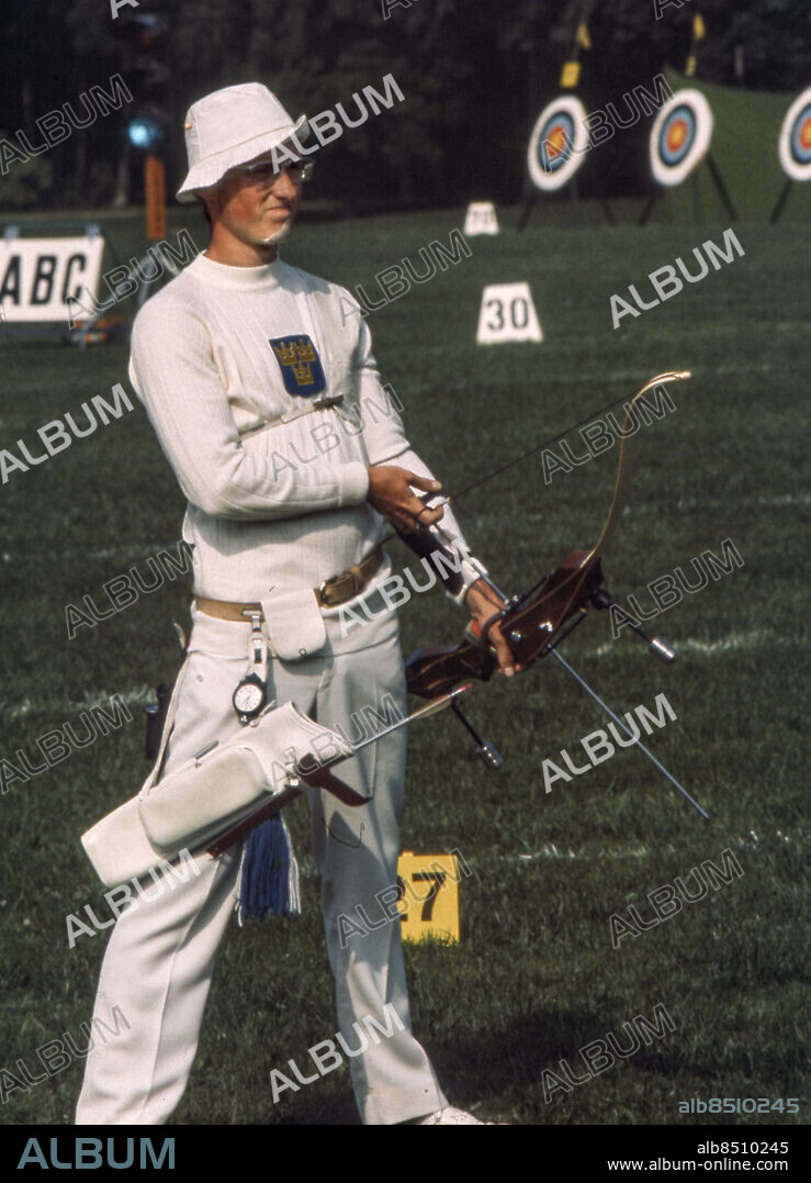 MÜNCHEN 1972-09. Den svenske bågskytten Gunnar Jervill laddar sin pilbåge i herrarnas individuella bågskytte vid de olympiska sommarspelen i München, Västtyskland i september 1972. Där han sköt till sig en silvermedalj.. Foto: EPU / TT / Kod: 193.
