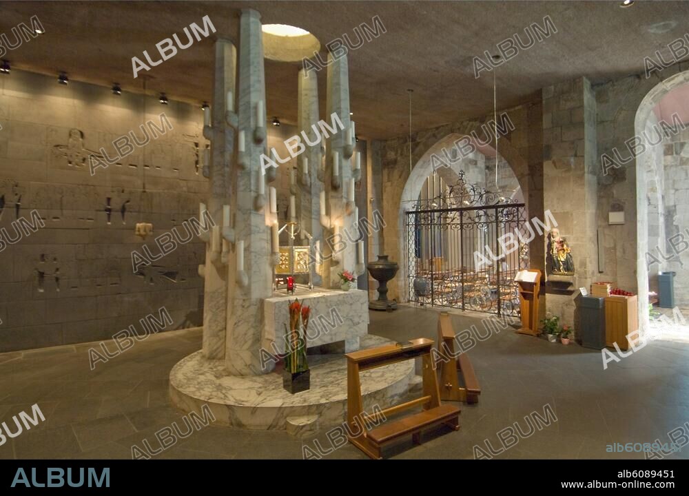 Köln, Kapelle 'Madonna in den Trümmern', von dem Kölner Architekten Gottfried Böhm an der Stelle der im 2. Weltkrieg zerstörten romanischen Kirche St. Kolumba erbaut.