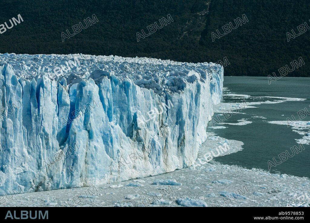 glaciar Perito Moreno , Parque Nacional Los Glaciares, departamento Lago Argentino, provincia de Santa Cruz, republica Argentina,Patagonia, cono sur, South America.