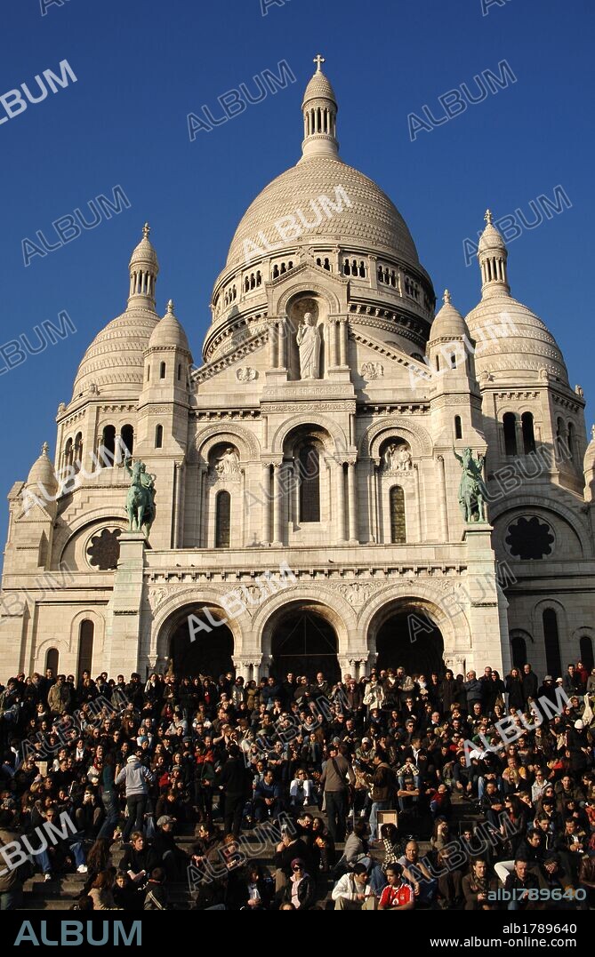 FRANCIA. PARIS. Vista de la BASILICA DEL SACRE-COEUR, construida entre los años 1887 y 1914 según el proyecto del arquitecto ABADIE. Se encuentra en el Barrio de Montmartre.