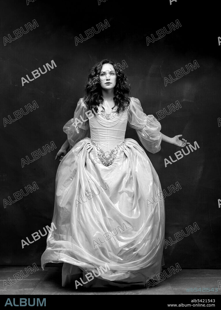 KATE SIEGEL dans THE HAUNTING OF BLY MANOR, 2020, réalisé par BEN HOWLING, CIARAN FOY, MIKE FLANAGAN et YOLANDA RAMKE. Copyright PARAMOUNT TELEVISION.