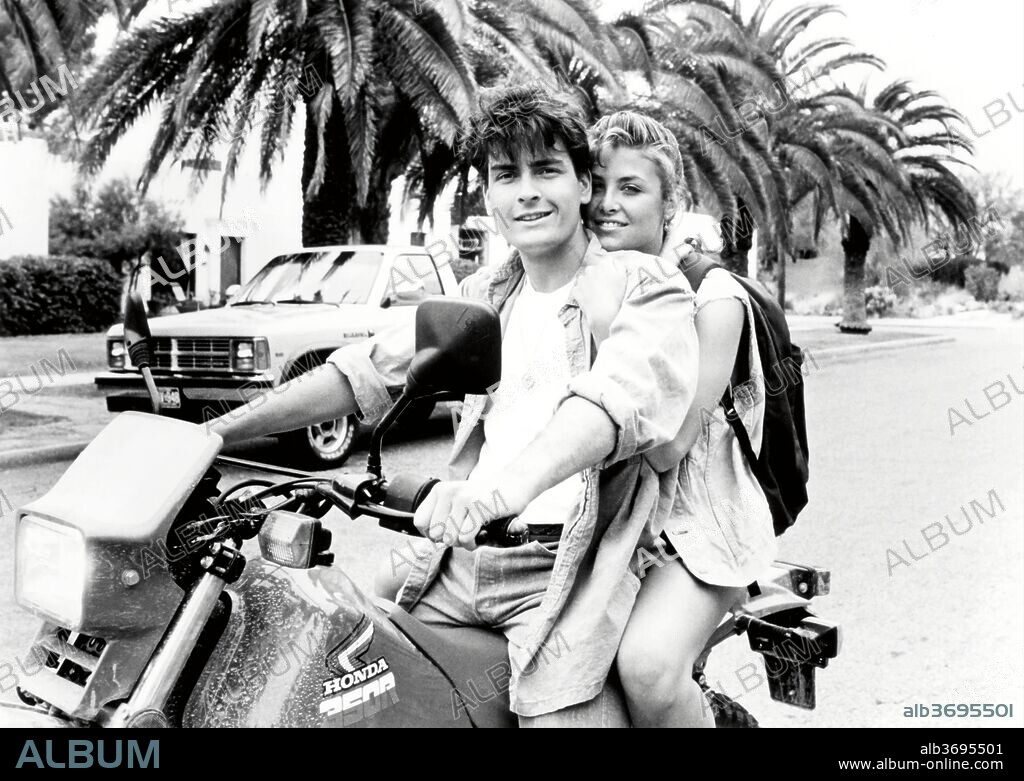 CHARLIE SHEEN y SHERILYN FENN en EL APARECIDO, 1986 (THE WRAITH), dirigida por MIKE MARVIN. Copyright ALLIANCE COMMUNICATIONS.