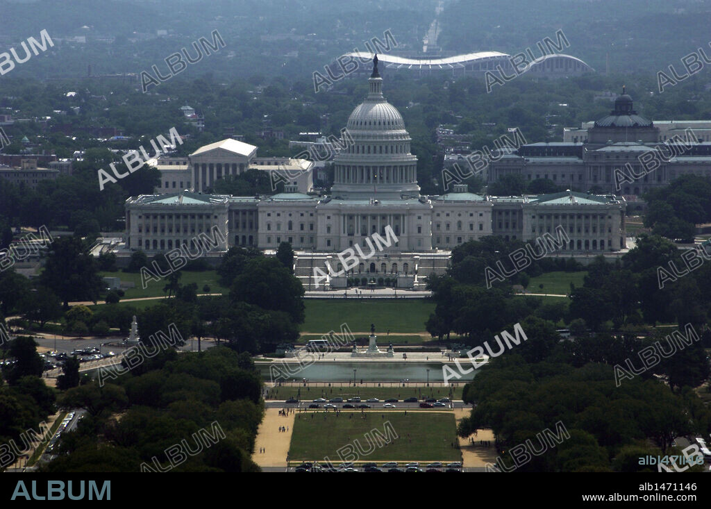 ESTADOS UNIDOS. WASHINGTON DC. Panorámica del 'National Mall' con el Capitolio, edificio de estilo neoclásico S. XIX. Distrito de Columbia.