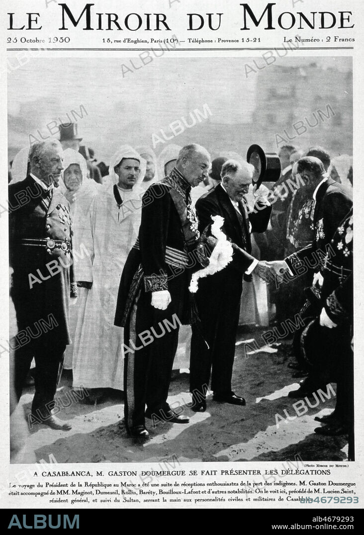 'A Casablanca, M. Gaston DOUMERGUE (1863-1937) se fait presenter les delegations'. Couverture du Miroir du Monde du 25/10/1930. Credit : Collection KHARBINE-TAPABOR.