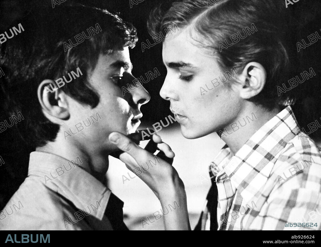 JUAN CARLOS NAYA en LOS CLAROS MOTIVOS DEL DESEO, 1977, dirigida por MIGUEL PICAZO. Copyright JOSE FRADE PRODUCCIONES CINEMATOGRAFICAS.