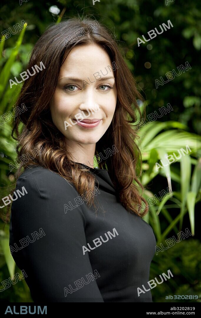 EMILY BLUNT. October 19, 2009 - Hollywood, California, U.S. - Actress Emily Blunt of the film ''The Young Victoria'' in Los Angeles, CA on October 19, 2009. 19/10/2009