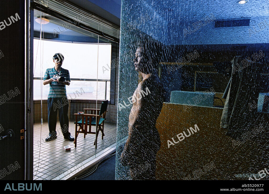 KANG-SHENG LEE in THE SKYWALK IS GONE, 2002 (TIAN QIAO BU JIAN LE), directed by TSAI MING-LIANG. Copyright Le Fresnoy Studio National des Arts Contemporains.