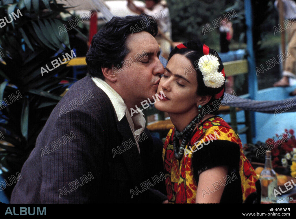 DIEGO RIVERA, Frida Kahlo, SALMA HAYEK und ALFRED MOLINA. ALFRED MOLINA und SALMA HAYEK in FRIDA, 2002, unter der Regie von JULIE TAYMOR. Copyright MIRAMAX.