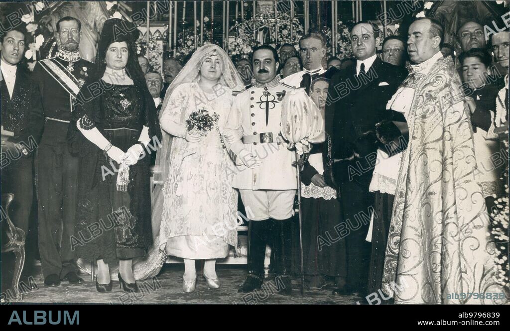 26 junio 1919. Madrid. En la iglesia de san Ginés. Boda de la Señorita amparo Zubiaurre y el Conde de la Revilla, Verificada ayer.