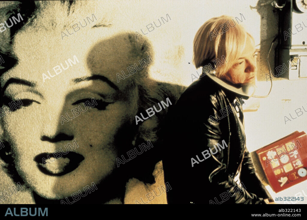 JARED HARRIS in I SHOT ANDY WARHOL, 1996, directed by MARY HARRON. Copyright ARENA/BBC/GOLDWYN PICS./PLAYHOUSE INT/SAMUEL GOLDWYN CO.