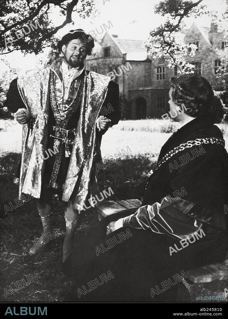 PAUL SCOFIELD and ROBERT SHAW in A MAN FOR ALL SEASONS, 1966, directed by FRED ZINNEMANN. Copyright COLUMBIA PICTURES.