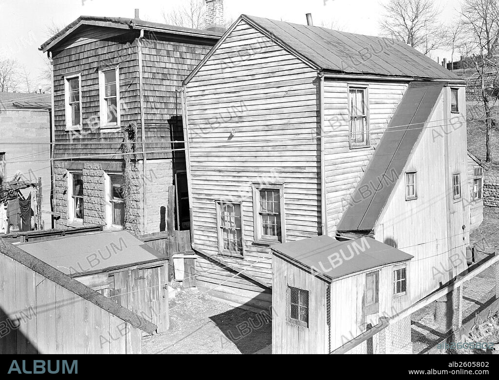 Paterson, New Jersey - Textiles. Former silk workers. Rear Tenement off Summer St, March 1937, Lewis Hine, 1874 - 1940, was an American photographer, who used his camera as a tool for social reform. US,USA.