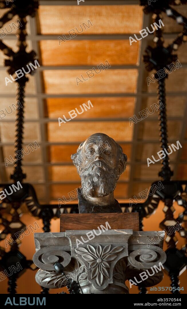 ANTONI GAUDÍ, JOAN FLOTATS I LLUCIÀ und ROSSEND NOBAS I BALLBÉ. Antoni Gaudi (architect), Joan Flotats (sculptor), Rossend Nobas (1838-1891) (sculptor) / Bust of Joan Güell i Ferrer (father of Eusebi Guell), 1888, Güell Palace, Barcelona, Catalonia, Spain.