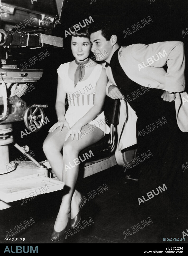 DEBBIE REYNOLDS y EDDIE FISHER en HIT THE DECK, 1955. Copyright M.G.M.