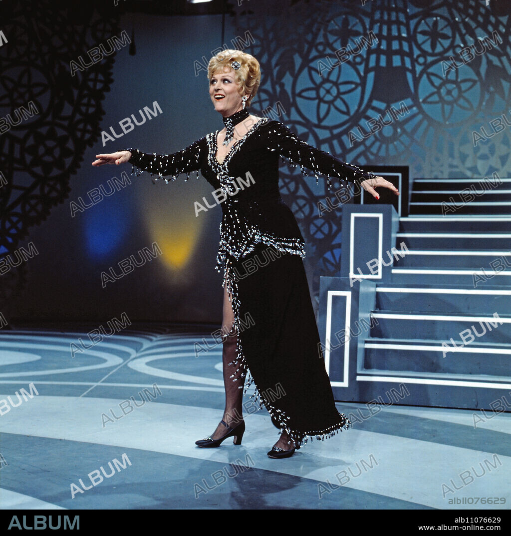 The Countess of Naschmarkt, Musical Comedy, Theater an der Wien, Austria, 1978, Scene: Marika Rökk plays, dances and sings in the title role.