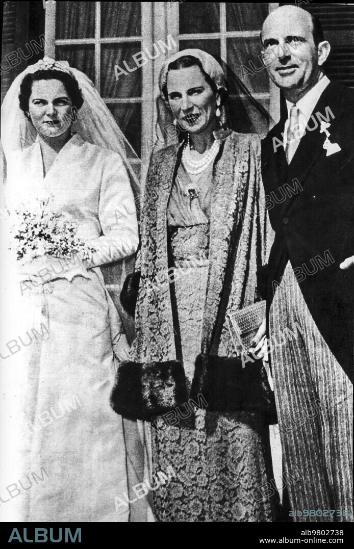 Maria pia di savoia, the wedding day with parents, cascais, 1955.