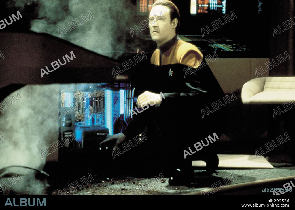 BRENT SPINER in STAR TREK GENERATIONS, 1994, directed by DAVID CARSON. Copyright PARAMOUNT PICTURES.