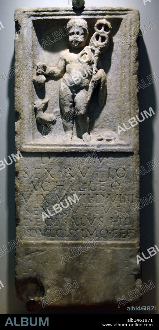 ARTE ROMANO. ITALIA. INCRIPCION FUNERARIA "HERMES PUEDE IR CONTIGO", dedicada por Sex Rufus Decibalus a su hijo Achilleus, muerto al poco de nacer. Termas de Diocleciano. Museo Nacional Romano. Roma.