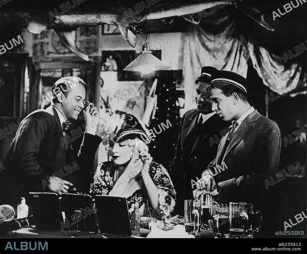 MARLENE DIETRICH en EL ÁNGEL AZUL, 1930 (DER BLAUE ENGEL), dirigida por JOSEF VON STERNBERG. Copyright U.F.A.