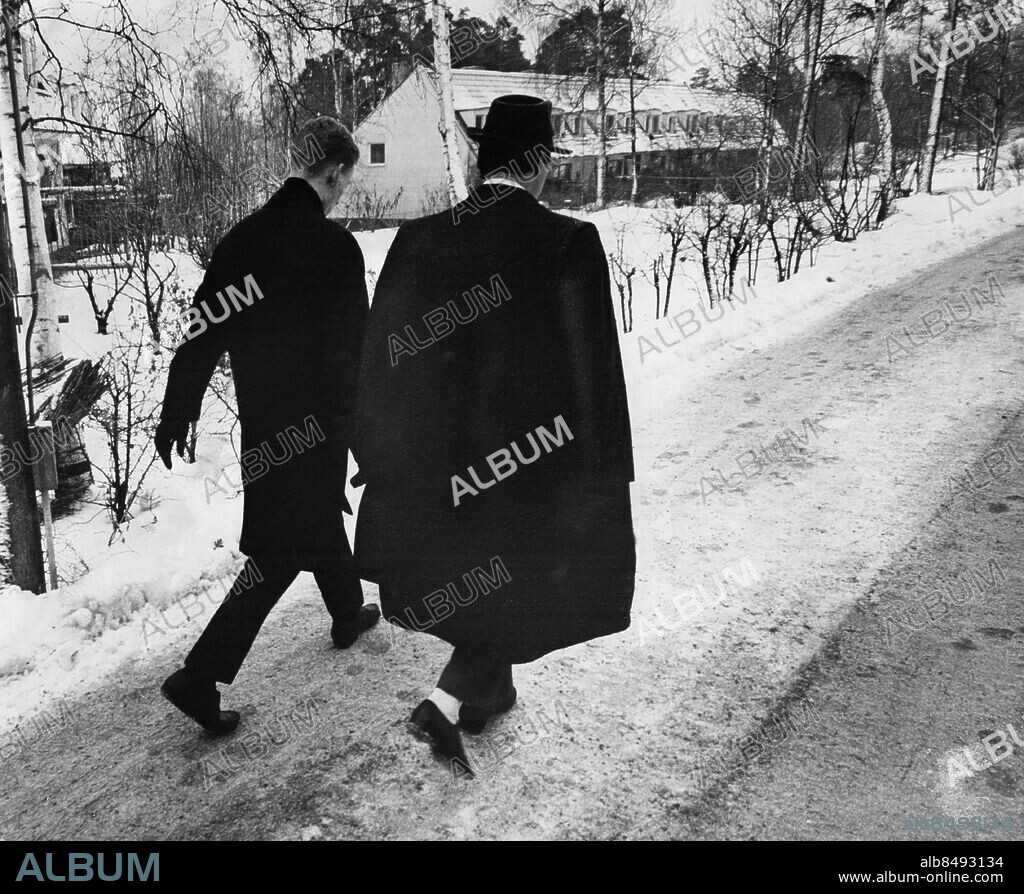 ARCHIVE STOCKHOLM 19651209. Friedrich Wagner (t.h.), suspected of the murder of Marianne Granell in Hökarängen, Stockholm, with police at the crime scene. Photo: Jan Delden / XP / TT / Code: 10.