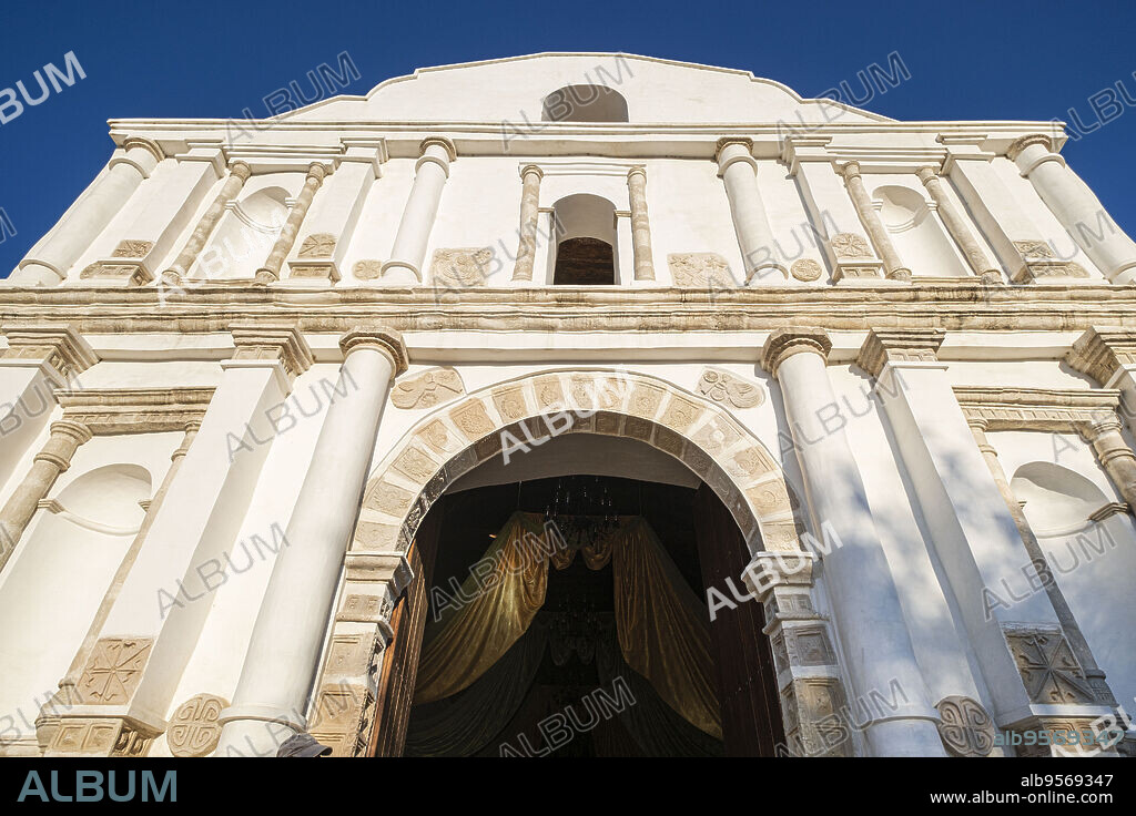 Iglesia católica Colonial, San Bartolomé Jocotenango, municipio del departamento de Quiché, Guatemala, America Central.