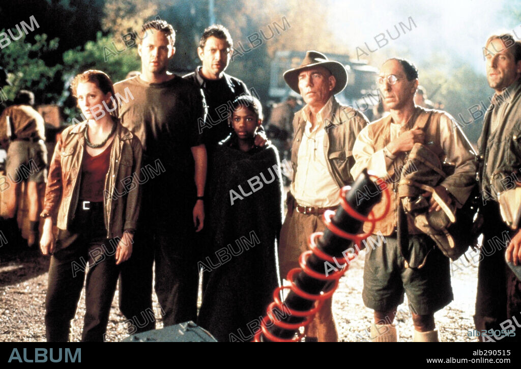 ARLISS HOWARD, JEFF GOLDBLUM, JULIANNE MOORE, PETE POSTLETHWAITE, PETER STORMARE y VINCE VAUGHN en MUNDO PERDIDO: EL MUNDO PERDIDO: JURASSIC PARK, 1997 (LOST WORLD: THE LOST WORLD: JURASSIC PARK), dirigida por STEVEN SPIELBERG. Copyright UNIVERSAL PICTURES.
