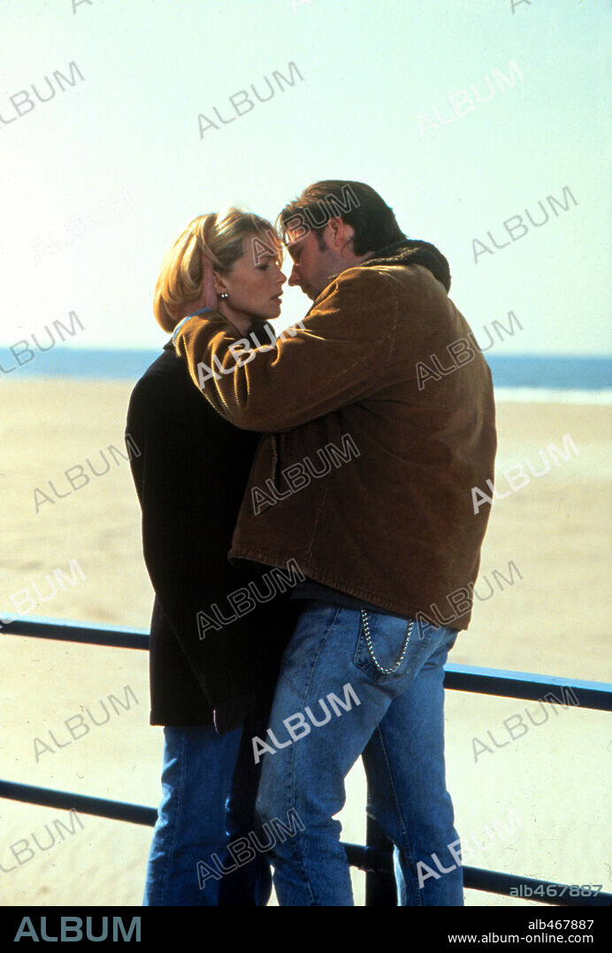 EDWARD BURNS et LAUREN HOLLY dans NO LOOKING BACK, 1998, réalisé par EDWARD BURNS. Copyright 20TH CENTURY FOX.