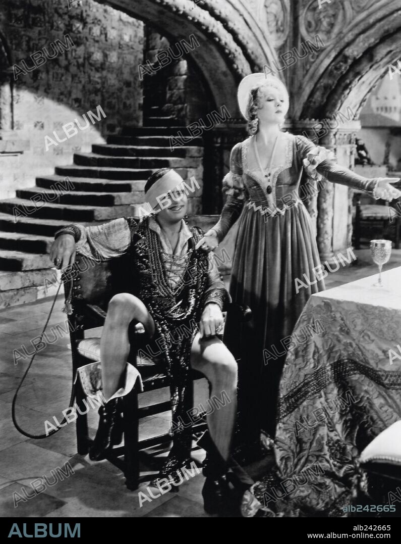 DOUGLAS FAIRBANKS and MARY PICKFORD in THE TAMING OF THE SHREW, 1929, directed by SAM TAYLOR. Copyright UNITED ARTISTS.