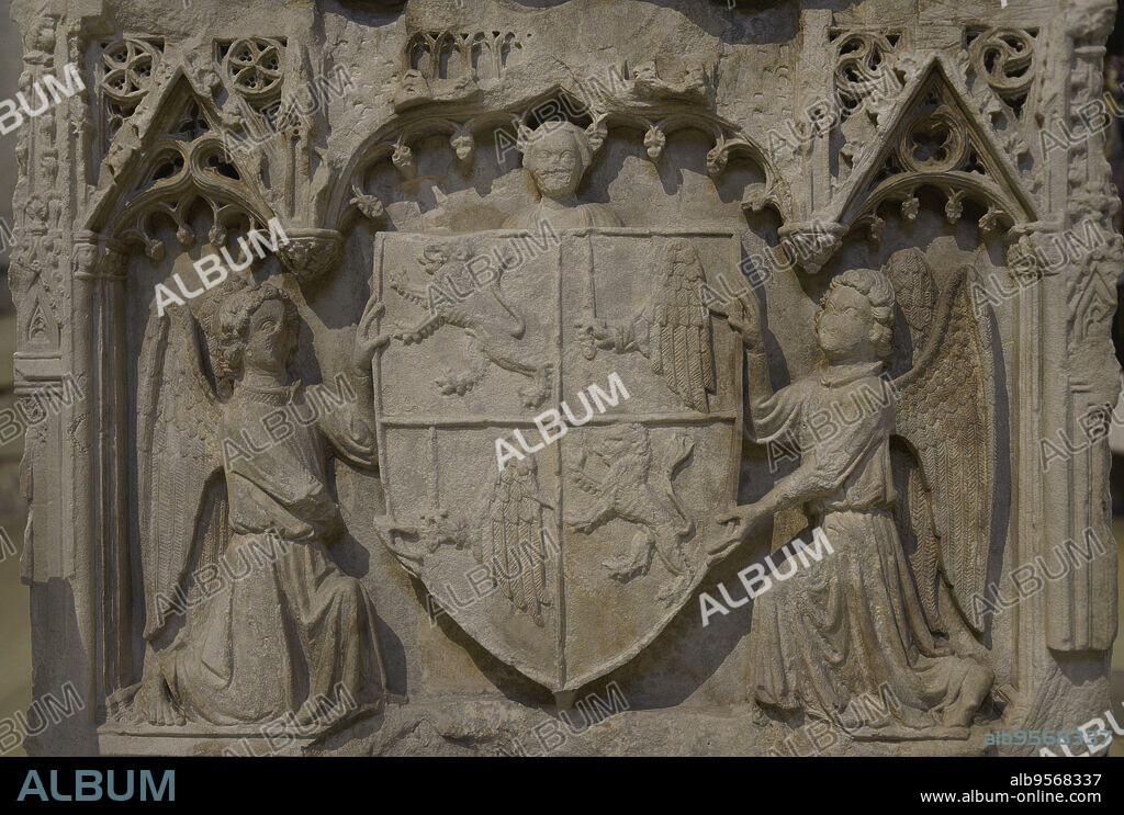 Tumba del rey Fernando I de Portugal (1345-1383). Piedra caliza. Detalle de uno de los escudos heráldicos esculpidos de los Manuel, h. 1382. Procedente del Convento de San Francisco de Santarem (Portugal). Museo Arqueológico do Carmo. Lisboa. Portugal.