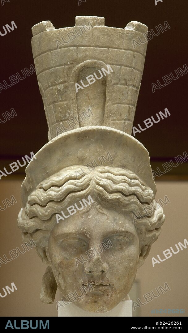 TYCHE (la "FORTUNA" romana). Diosa griega invocada para obtener los acontecimientos favorables. CABEZA DE TYCHE. Procedente de la ciudad romana de Itálica (Sevilla). Datada en el siglo II d. C. Museo Arqueológico de Sevilla. Andalucía. España.