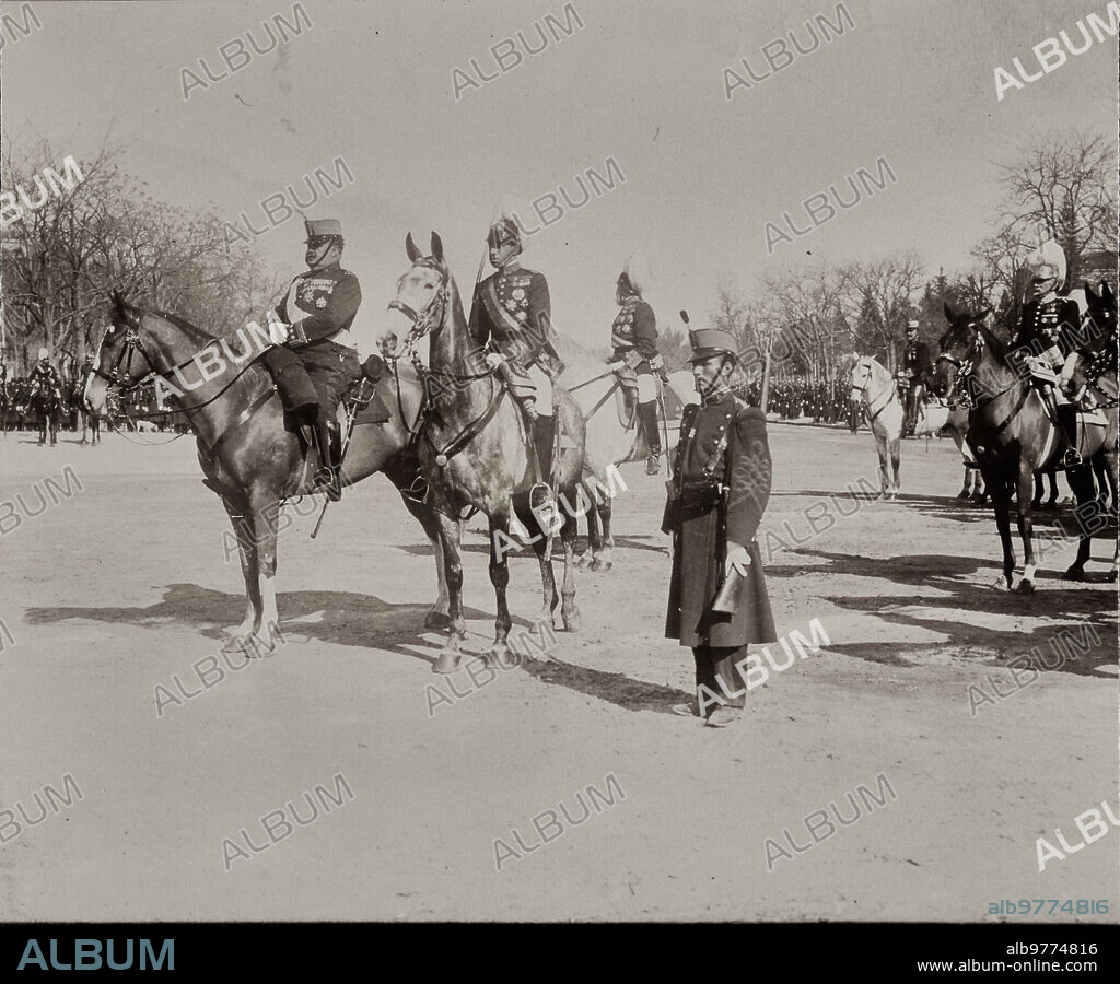 March 14, 1906. Kings D. Carlos and D. Alfonso Hearing the campaign mass.