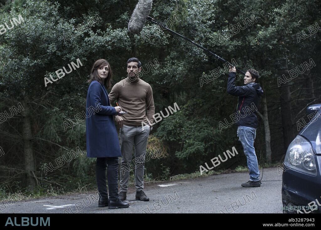 BARBARA LENNIE and MARIO CASAS in CONTRATIEMPO, 2016, directed by ORIOL PAULO. Copyright ATRESMEDIA/THINK STUDIO/NOSTROMO/COLOSE/HABITACION CERRADA.