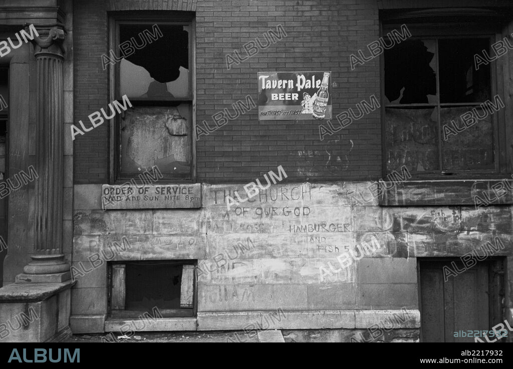 Abandoned building, South Side of Chicago, Illinois.
