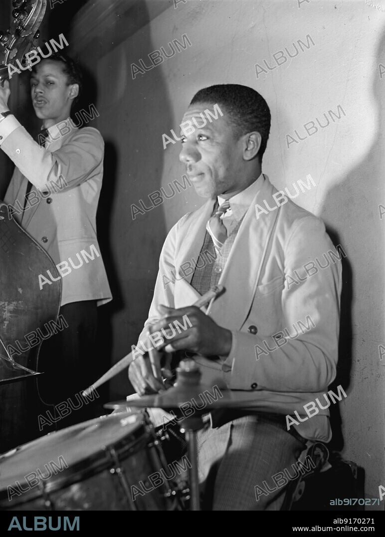 WILLIAM PAUL GOTTLIEB. Portrait of Tommy Myles and Tommy Potter, ca. Mar. 1942.