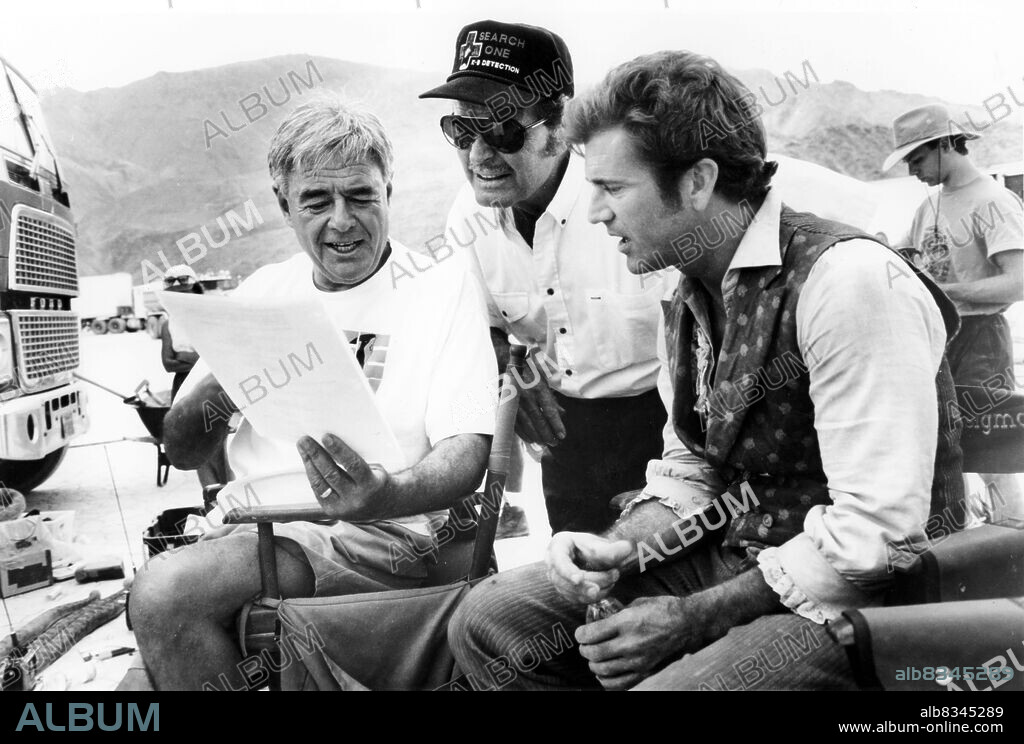 JAMES GARNER, MEL GIBSON und RICHARD DONNER in MAVERICK - DEN COLT AM GÜRTEL, EIN AS IM ÄRMEL, 1994 (MAVERICK), unter der Regie von RICHARD DONNER. Copyright WARNER BROS.