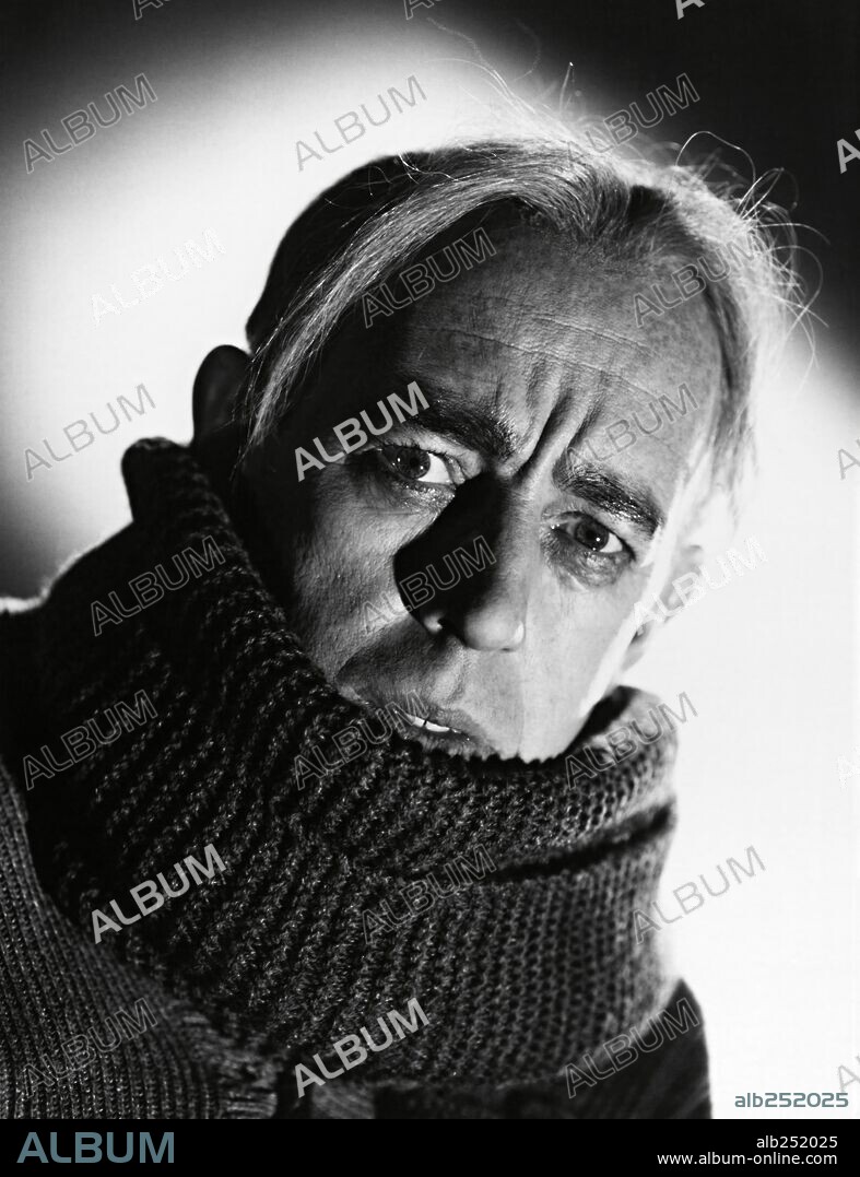 ALEC GUINNESS in THE LADYKILLERS, 1955, directed by ALEXANDER MACKENDRICK. Copyright EALING/RANK.