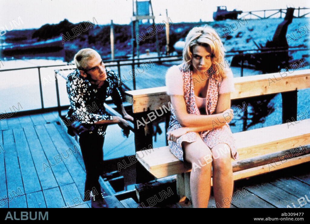 STEFANO DIONISI und VALERIA MARINI in BAMBOLA, 1996, unter der Regie von JUAN JOSE BIGAS LUNA. Copyright STAR LINE PRODUCTIONS.
