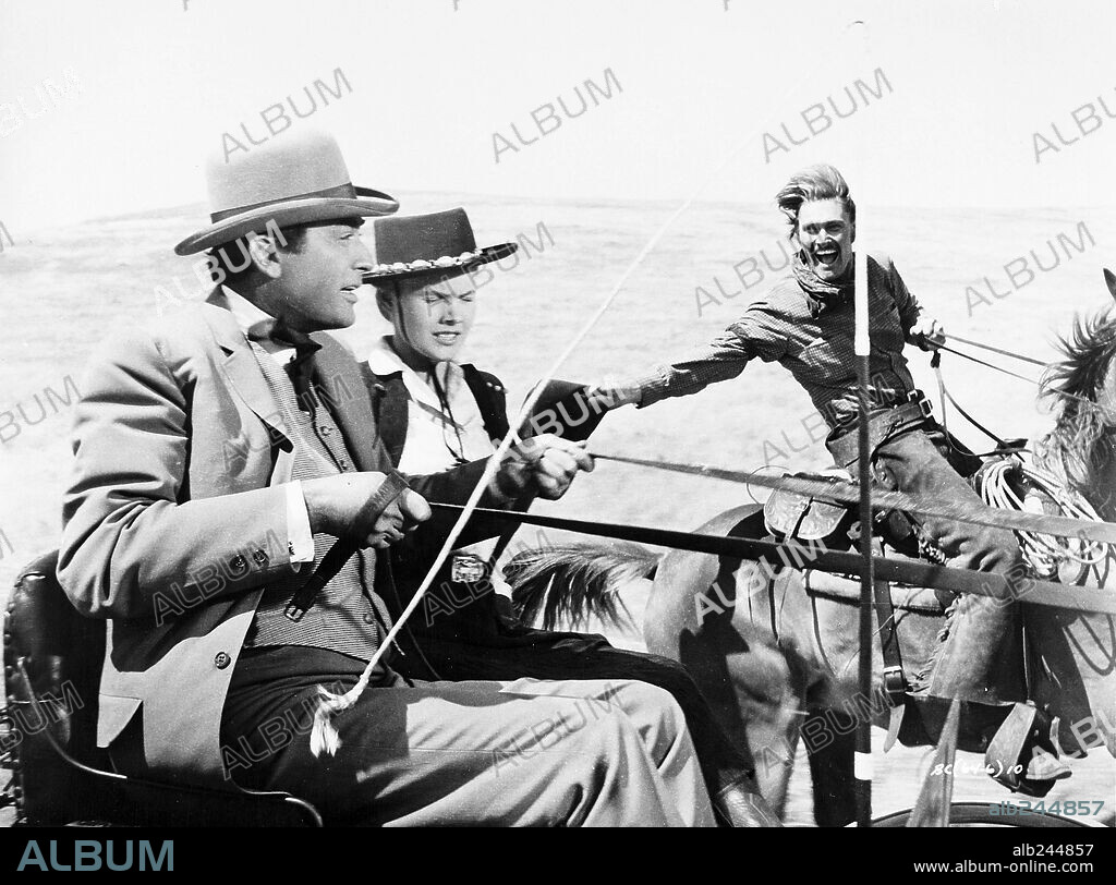 CARROLL BAKER, CHUCK CONNORS and GREGORY PECK in THE BIG COUNTRY, 1958, directed by WILLIAM WYLER. Copyright UNITED ARTISTS.