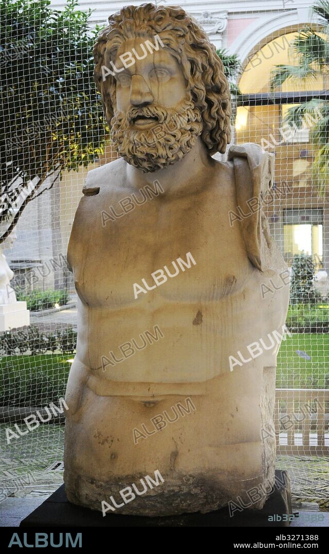 Júpiter de Cumas. Mármol blanco. Foro, Capitolium Segunda mitad del siglo I d. C. Museo Arqueológico Nacional. Nápoles. Italia.