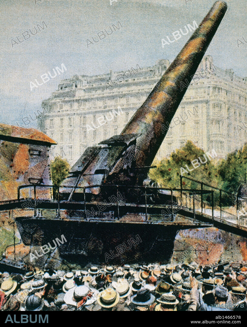 PRIMERA GUERRA MUNDIAL (1914-1918). GRAN BERTHA M42. Pieza de artillería alemana utilizada para bombardear París, desde más de 100 km. de distancia, en 1918. Su calibre era de 210 mm. y tenía 34 m. de longitud. Fue fabricada por Krupp, de cuya hija tomó el nombre la pieza, y diseñada por el ingeniero RAUSENBERGER. La Domenica del Corriere, año 1918.