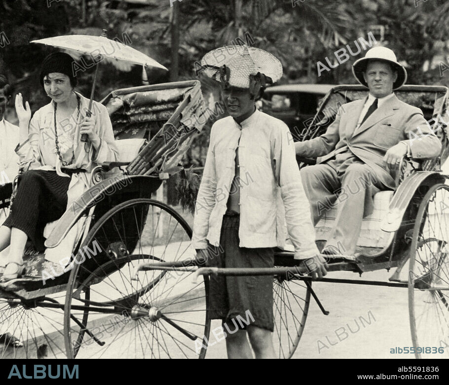 Pallenberg, Max Schauspieler, 1877 - 1934. Max Pallenberg mit Fritzi Massary auf einer Weltreise in Bangkok. Foto, um 1928.