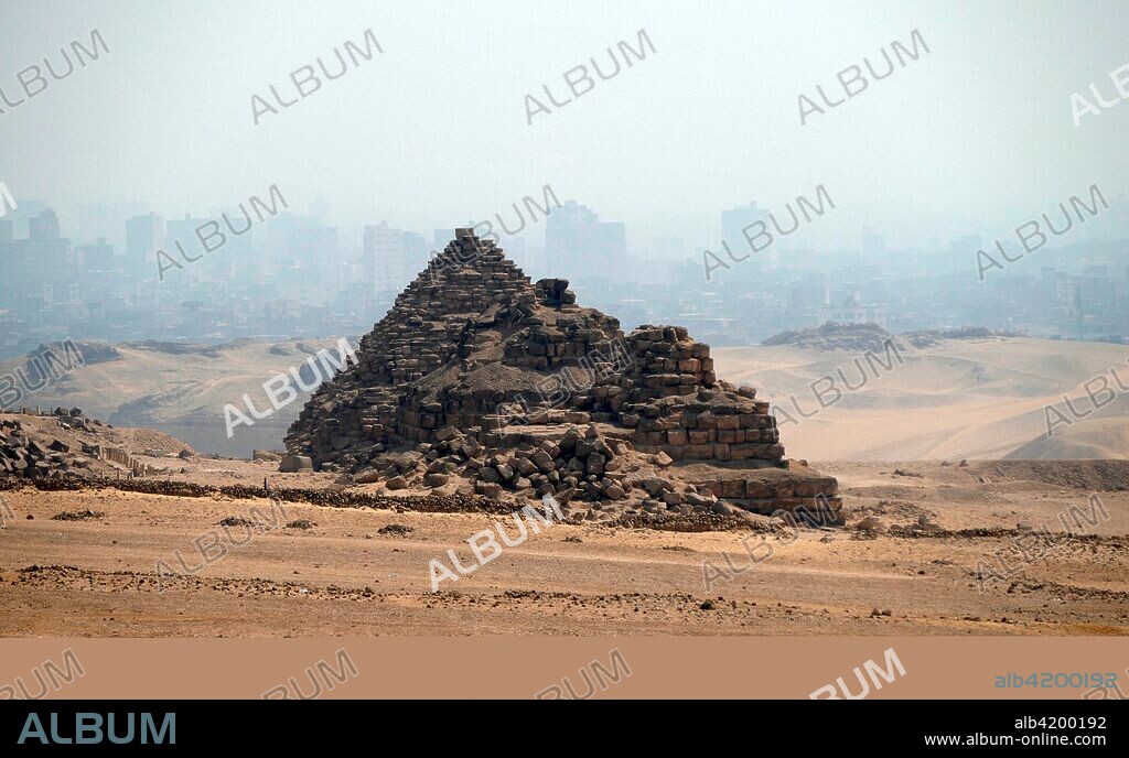 Ruined small pyramids stand near the Pyramid of Menkaure. on the Giza Plateau. Cairo. Egypt. is the smallest of the three main Pyramids of Giza. It is thought to have been built to serve as the tomb of the fourth dynasty. Egyptian Pharaoh Menkaure. approx. 2500 BC. South of the pyramid of Menkaure are three satellite pyramids that are each accompanied with a temple and have a substructure.