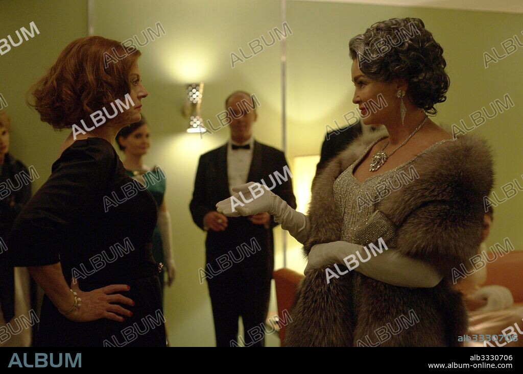 JESSICA LANGE und SUSAN SARANDON in FEUD, 2024, unter der Regie von RYAN MURPHY. Copyright FOX 21 STUDIOS/PLAN B ENT/RYAN MURPHY PROD.