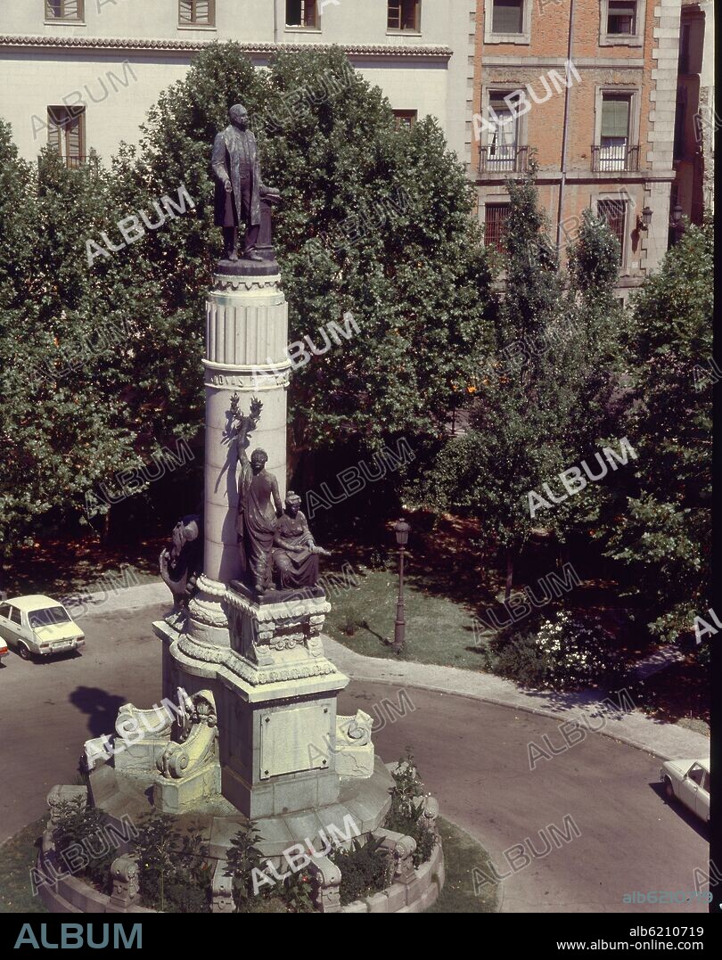 JOSE GRASES RIERA 1850-1919 Y JOAQUIN BILBAO 1864. MONUMENTO A CANOVAS DEL CASTILLO 1901 - BASAMENTO DE GRASES RIERA.
